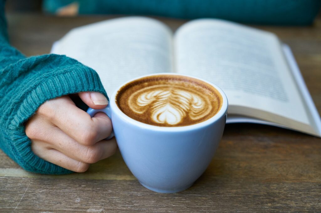 Bom dia café livro Bíblia - Reprodução Pixabay