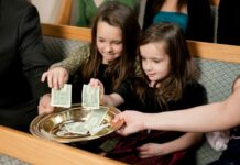 palavra de oferta, ofertar na igreja, versículos que ensinam sobre dízimos e ofertas - Reprodução Canva
